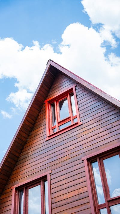 Maison à ossature bois : la solution durable et esthétique